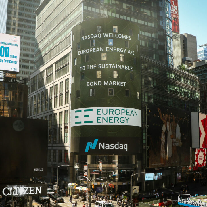 Picture from Times Square when European Energy was first introduced on Nasdaq to the sustainable bond market